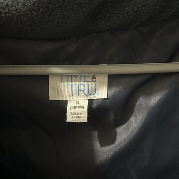 Women’s Coat - Picture 3 of 5